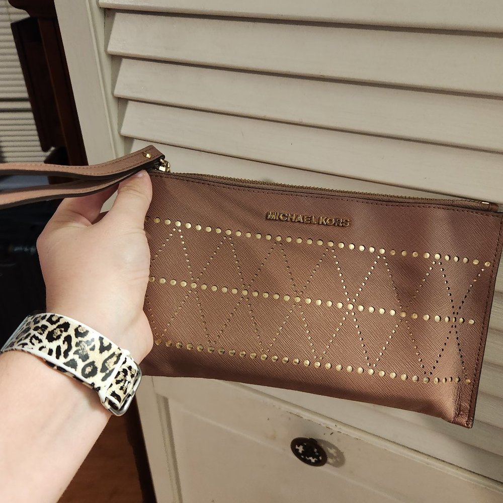 Michael kors rose gold wristlet